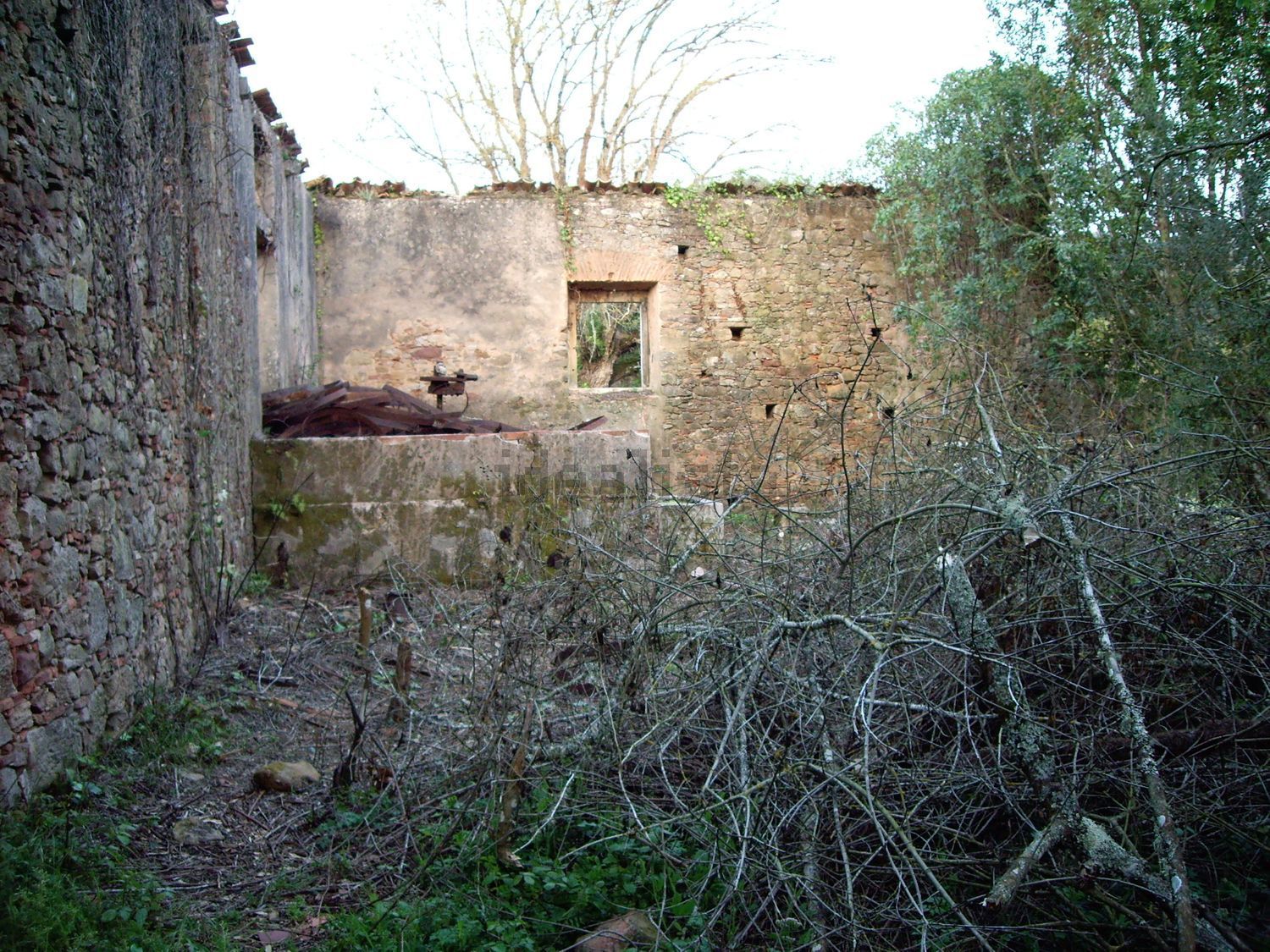 Stone wall opening